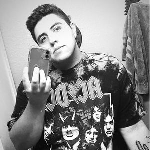 Meet your Posher, Derek